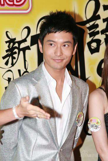 黄晓明红遍亚洲,新曲《暗恋》获香港新城颁奖礼音乐大奖