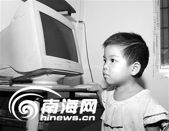 夫妇靠打零工收养10多名弃婴(图)