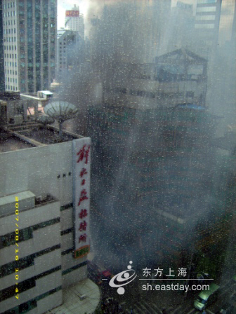 消防队员正在灭火