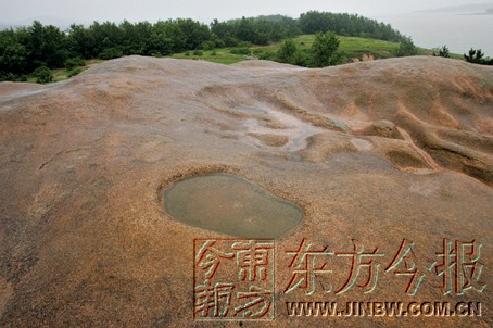 传河南驻马店铜山湖频现水怪(组图)