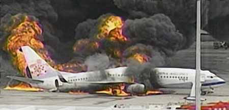 台湾华航波音737客机在日本起火