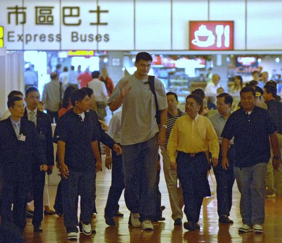  姚明身高 让机场出丑 巨人对当地球迷来者不拒