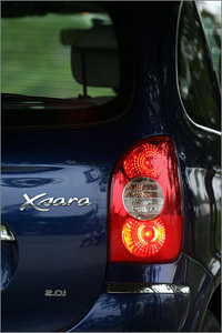 车猫链子证书猜一成语