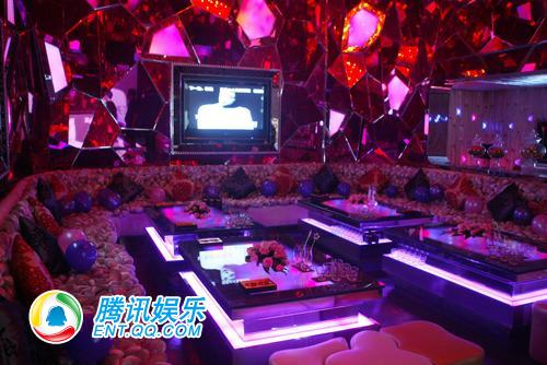 王菲为李亚鹏庆祝生日 自家酒吧狂欢至深夜(图)