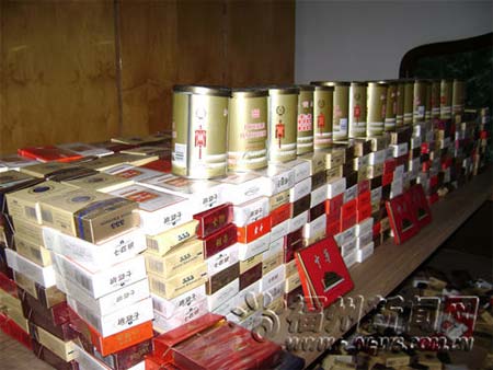 妻子6年收集丈夫抽的2000多个烟盒劝其戒烟(图)