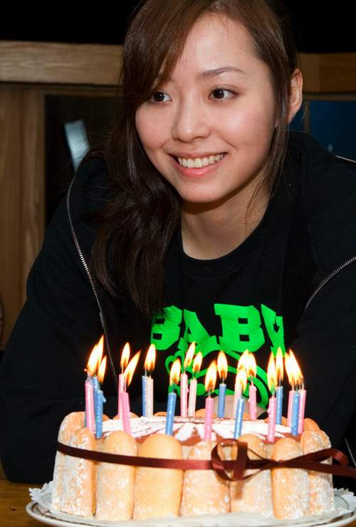 张靓颖飞机上过生日 年底将加入喜多郎音乐项目