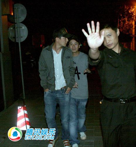 吴彦祖上海深夜饮酒买醉 眼圈发红吓坏路人(图)