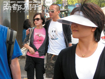 孙俪邓超韩国街头甜蜜拥抱 友人称随时可能结婚