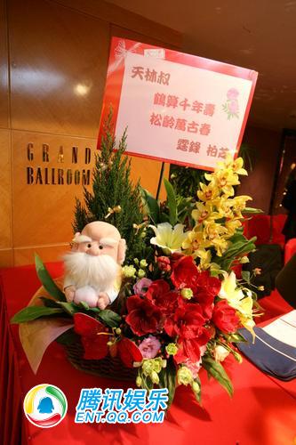 王晶父亲80大寿群星道贺 谢霆锋张伯芝送厚礼