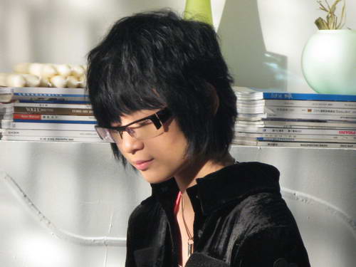周笔畅参演《浏阳河2008》MV 新专辑歌曲难度很大