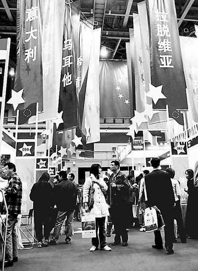 海外高校出台多项优惠政策“争夺”中国学生