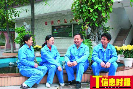 广州环卫工人天天收死猪10年不言悔(图)