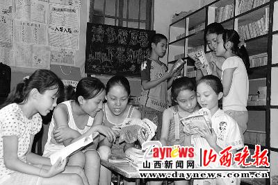爱心接力棒在父女手中传递(图)