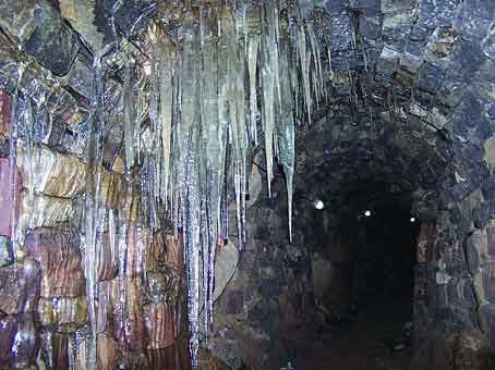河南林州现两座怪山 夏天结冰冬天冒暖气(组图)