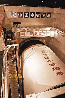 我国首条水下铁路隧道开建 连通广深港(图)