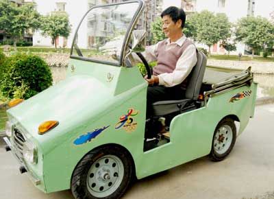 福州退休教师自造四轮小汽车 时速达45公里(图)