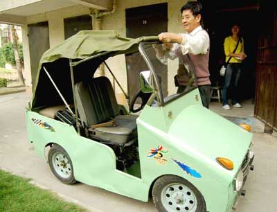 福州退休教师自造四轮小汽车 时速达45公里(图)