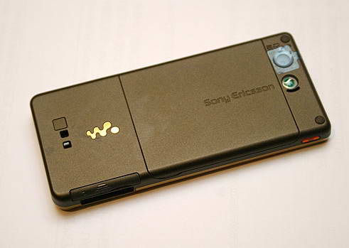 2800元 索尼爱立信W880耀金典藏版上市 -索尼