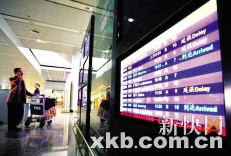 广州六千余名乘客因空中管制滞留机场(图)