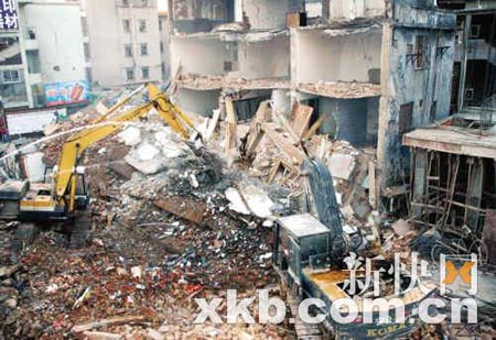 深圳4层楼房因装修坍塌致2死2伤(图)
