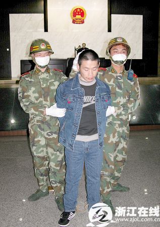 A级通缉犯董文语犯强奸杀人等罪被执行死刑http://www.sina.com.cn 2007年11月28日23:01