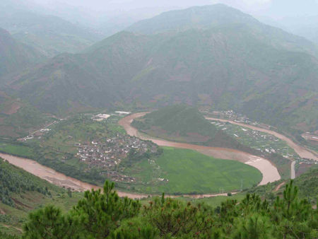 四川南部县发现巨型天然