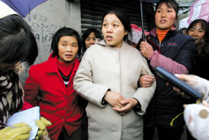 重庆货车撞塌三层民房致3死3伤(组图)
