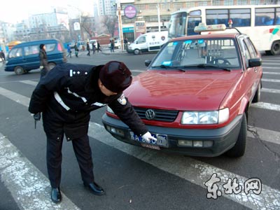 哈尔滨交警严处遮挡车辆牌照行为 一次记6分-