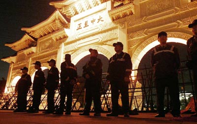 台中正堂主牌匾已拆去几块 今将拆大中至正(图)