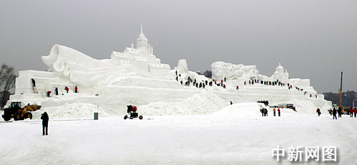 图:哈尔滨雪博会主题雕塑创世界最高