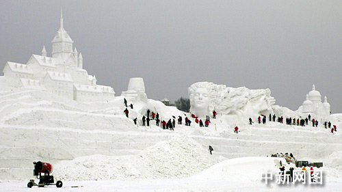 图:哈尔滨雪博会主题雕塑创世界最高