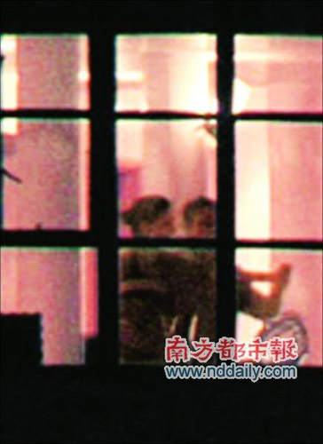 许晋亨与前妻“爱巢”用膳 李嘉欣大发脾气(图)