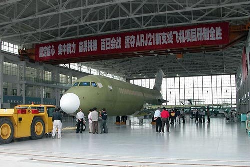 中国首架自主知识产权支线客机ARJ21定名翔凤