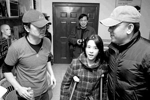 崔健彩排姜文带女儿探班 自称做音乐先学会生存