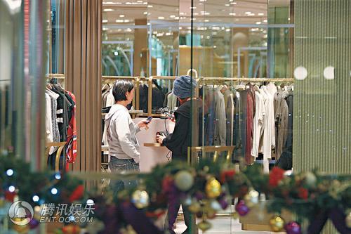 连逛5名店狂扫货 容祖儿1小时购数万元礼物(图)