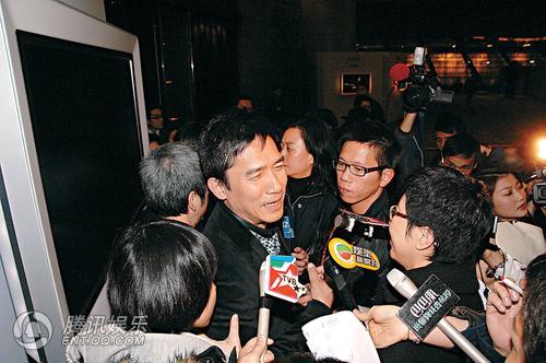 梁朝伟被爆带女友人到新居 刘嘉玲帮解释绯闻