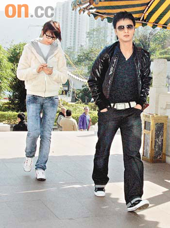蔡少芬、张晋香港现身 提前享受二人世界(图)