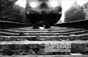网上惊现卧轨自拍视频