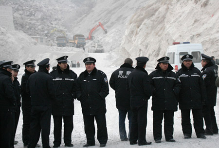 天津蓟县山体滑坡事故12人被埋 已找到一具遗体