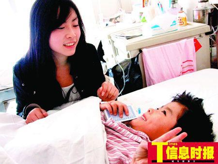 大义打工妹王怡佳 倾囊救养妹小蒙佳