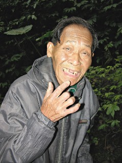 台湾老翁独居深山四十年 不知现在谁当政(图)