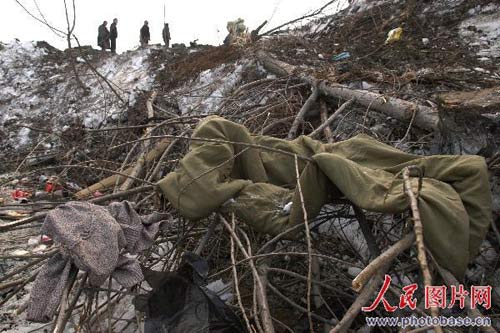 安徽客车超载21人翻下国道 11人死亡51人受伤