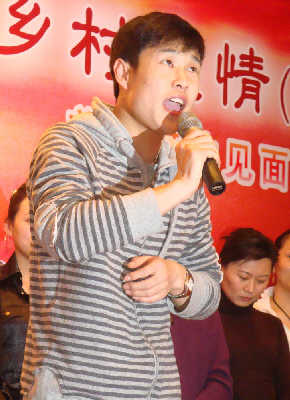 赵本山参加发布会 称不断彩排容易失去自信(图)