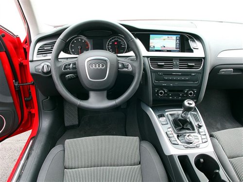 点击查看原图 入门级的较量 对比新A4 1.8T/C180K/318i图