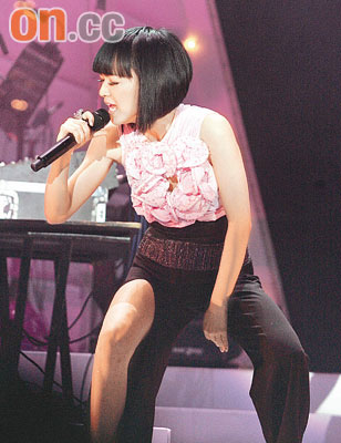 陈慧娴新年开唱全晚兴奋 凭歌征友渴望爱情(图