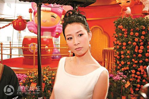 佘诗曼发新年财 赞钟欣桐勇敢