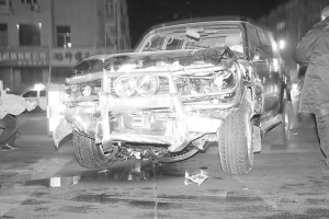 司机酒后驾车闯红灯撞车逃逸再撞人 致1死3伤