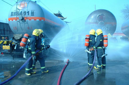 兰州20吨液氨槽车泄漏 水质未受污染(组图)