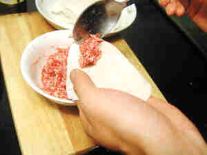 四川名小吃红油抄手