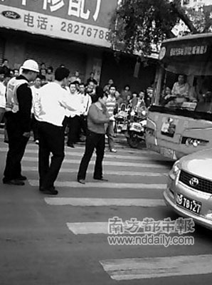 女子暗恋同事16年 疑患偏执妄想症欲自杀(图)